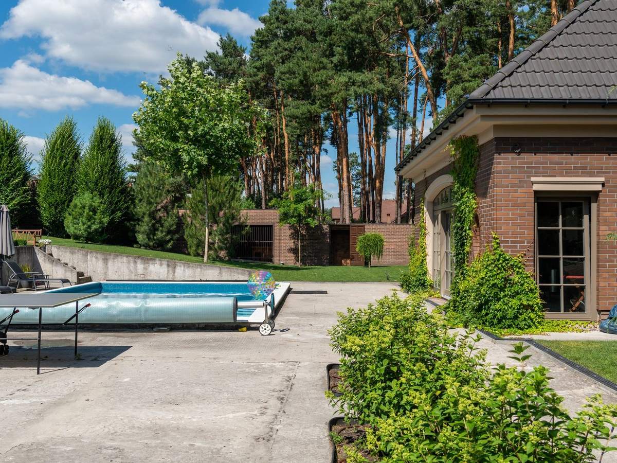 Modern property landscape